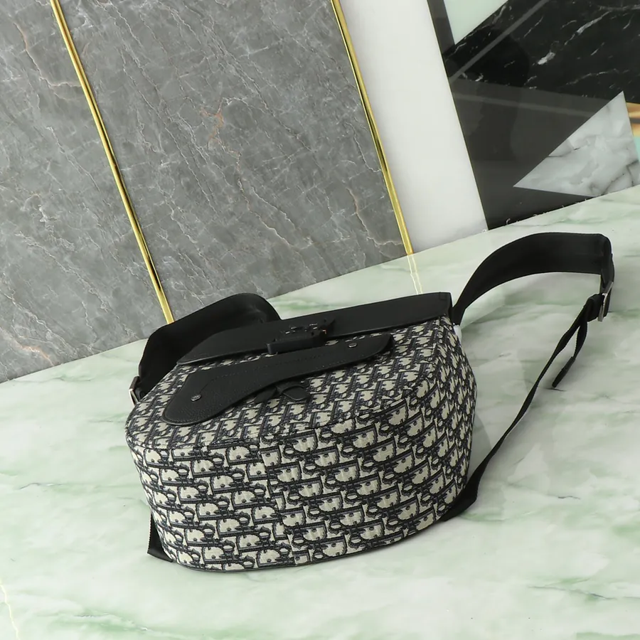 Gallop Shoulder Bag with Classic Saddle Style