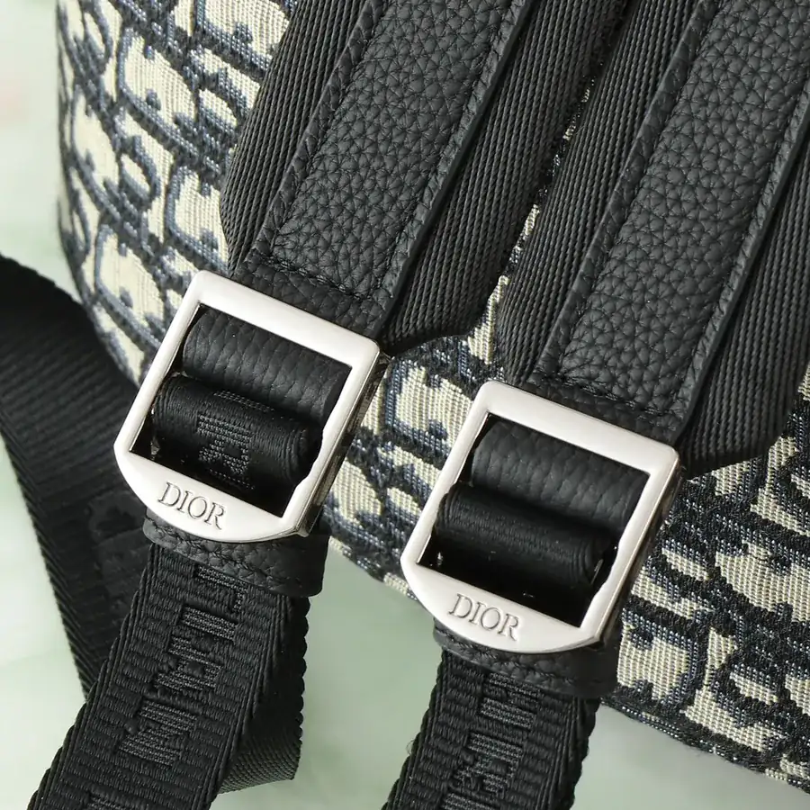 Gallop Shoulder Bag with Classic Saddle Style