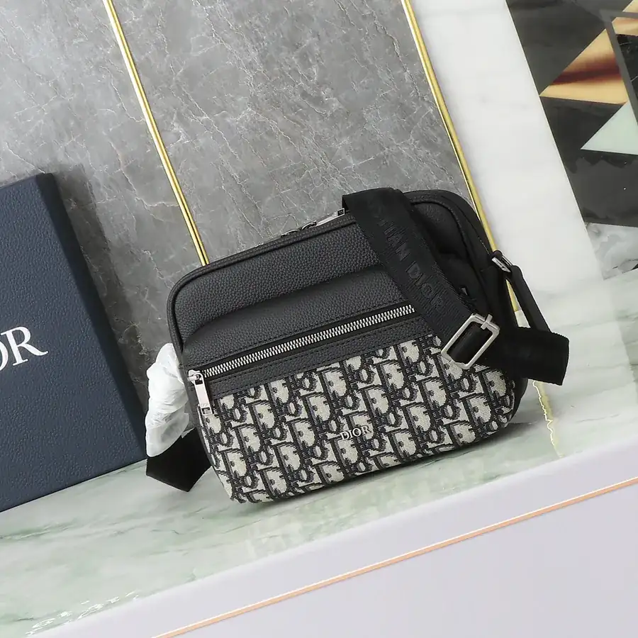 Rider 2.0 Zip Messenger Bag with Cistian Adjustable Strap