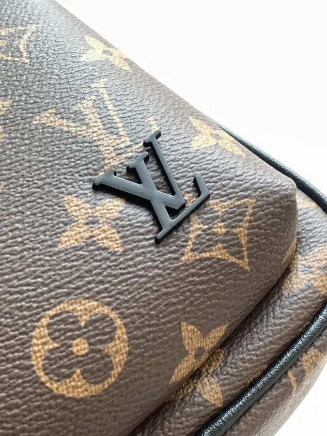 Avenue Shoulder Bag with Damier Infini Classic Monogram
