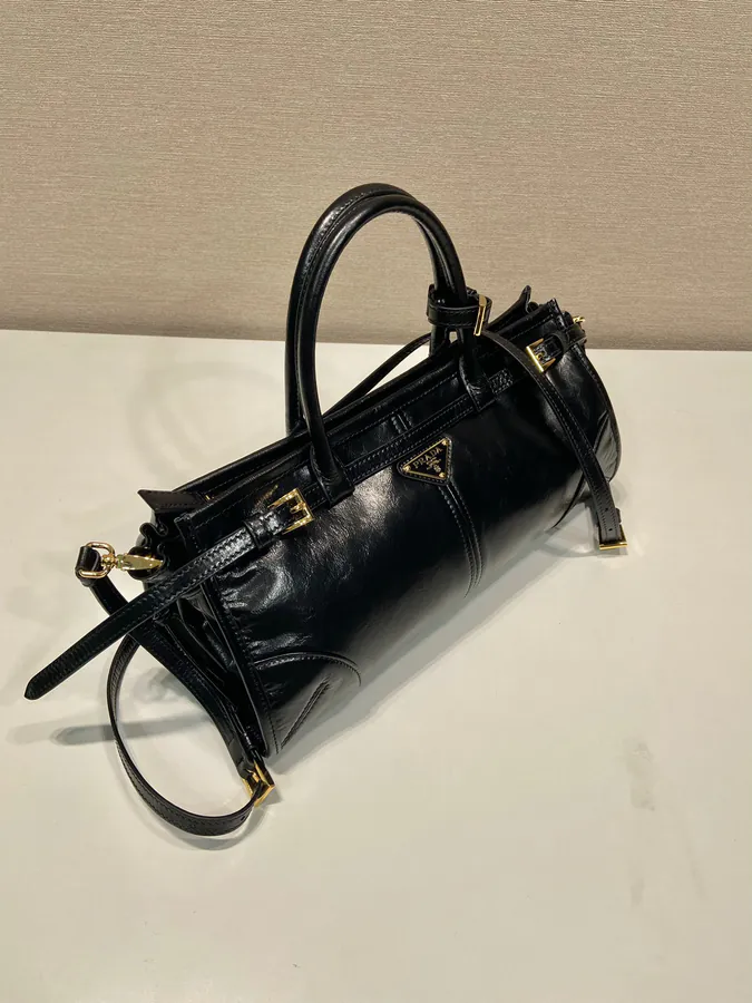 LusSolf Oil Cured Leather Tote with Short Handles