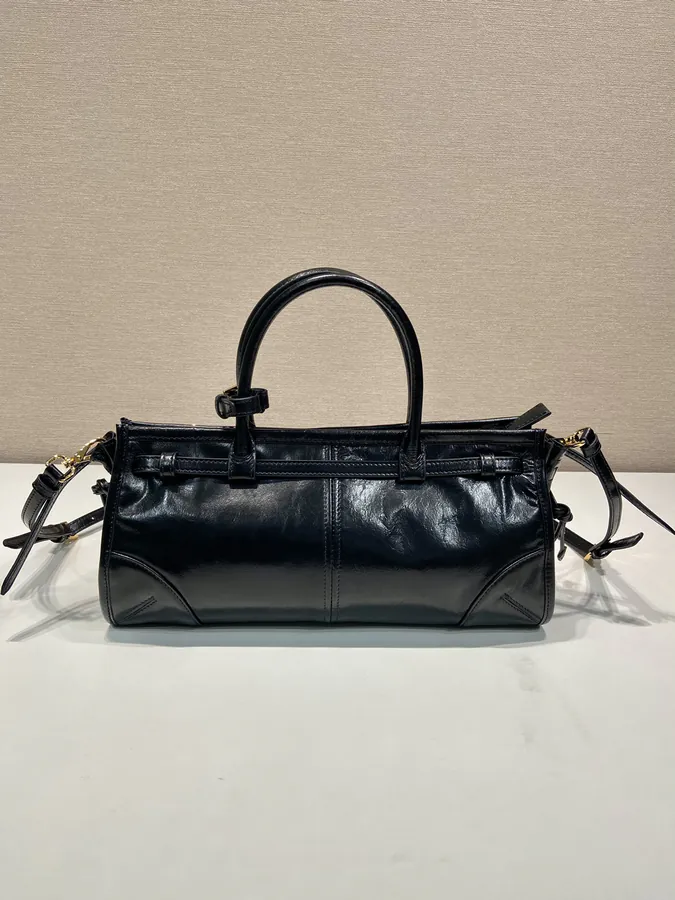 LusSolf Oil Cured Leather Tote with Short Handles