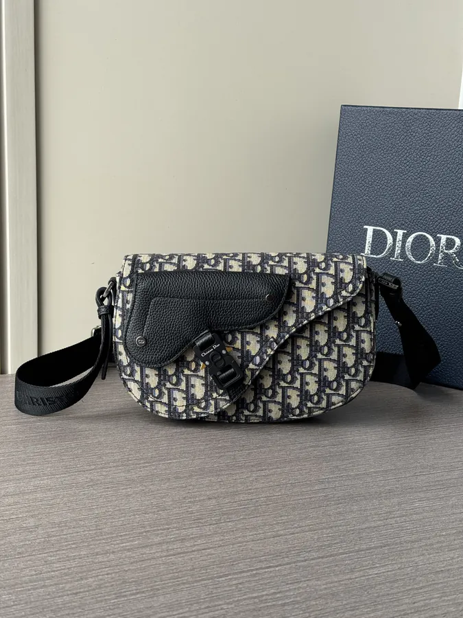 P490 Premium Original Saddle Messenger Bag