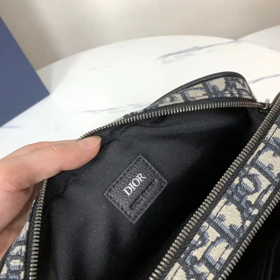 Holdmark Safari Messenger Bag 2023 2024 Winter Collection