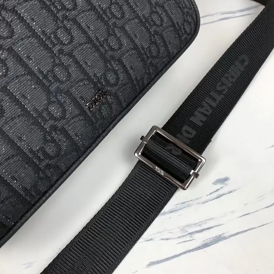 Holdmark Safari Messenger Bag Black Oblique Pattern