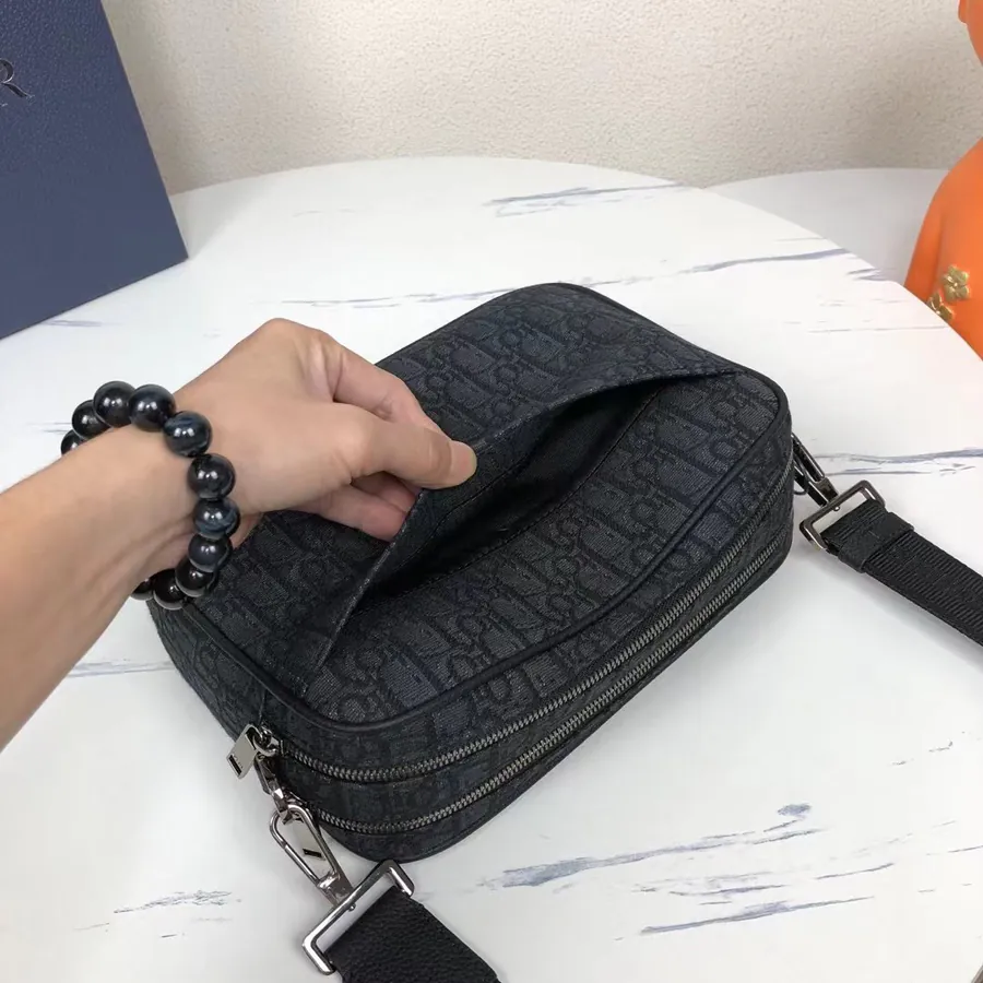 Holdmark Safari Messenger Bag Black Oblique Pattern
