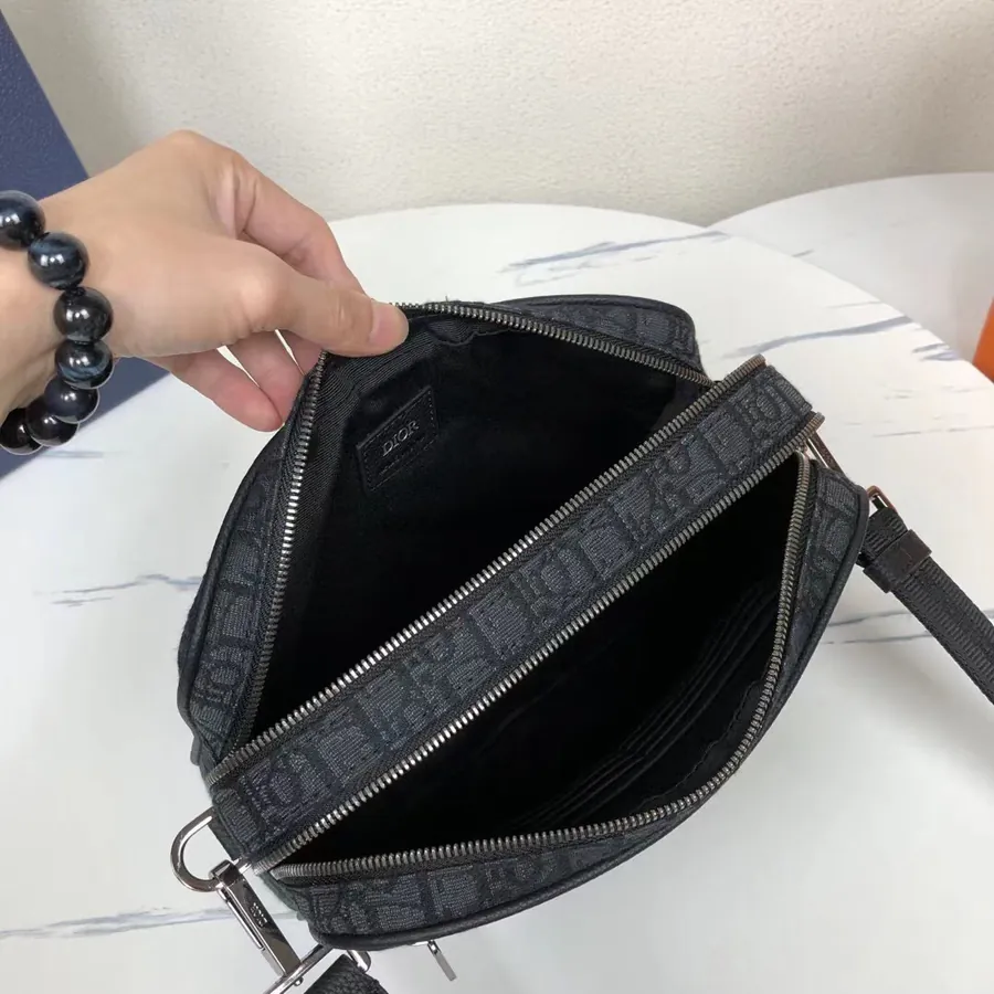 Holdmark Safari Messenger Bag Black Oblique Pattern