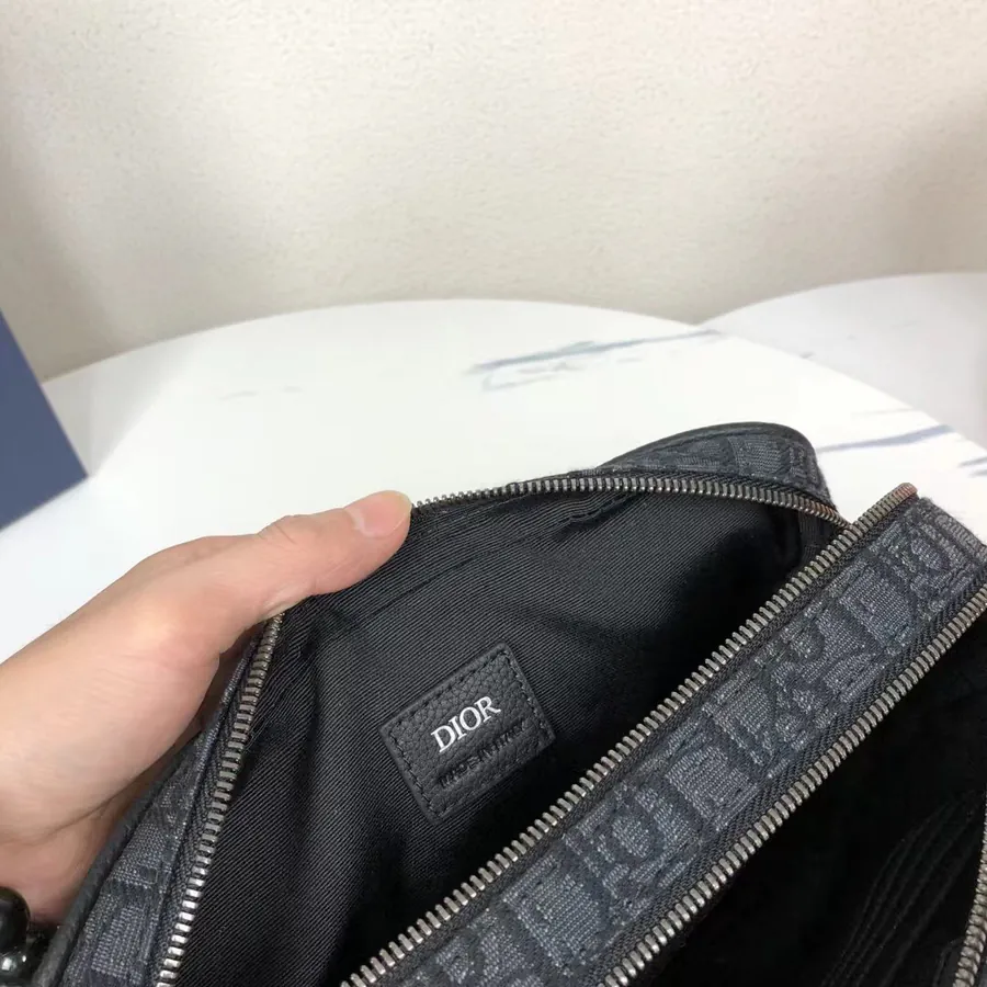 Holdmark Safari Messenger Bag Black Oblique Pattern