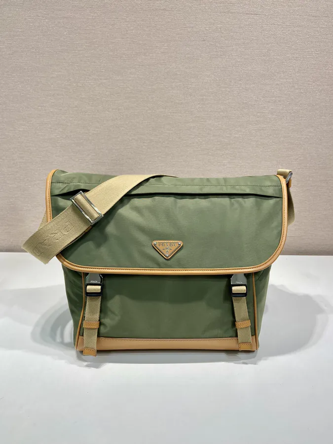 New Postman Bag in 2VD052A Large Size