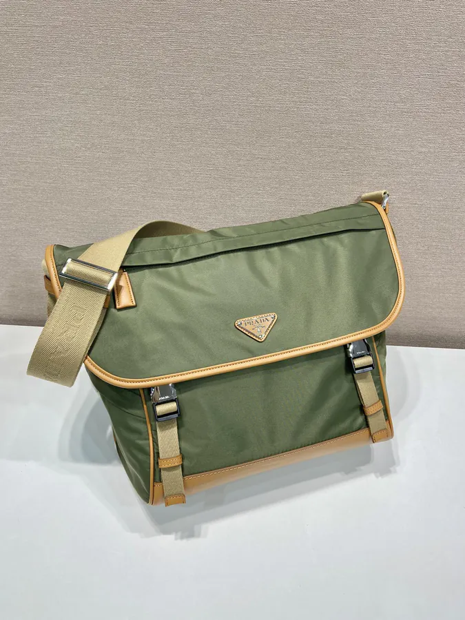 New Postman Bag in 2VD052A Large Size