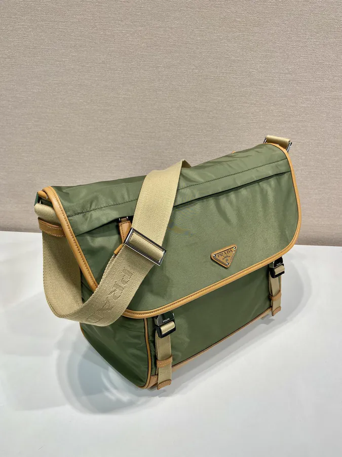 New Postman Bag in 2VD052A Large Size