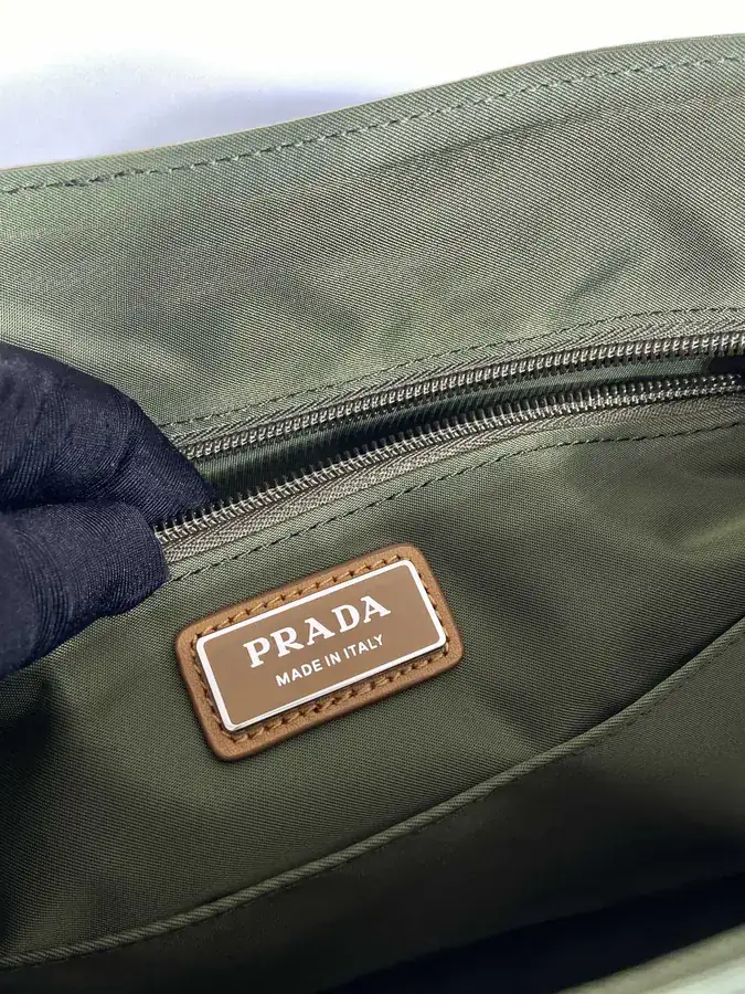 New Postman Bag in 2VD052A Large Size