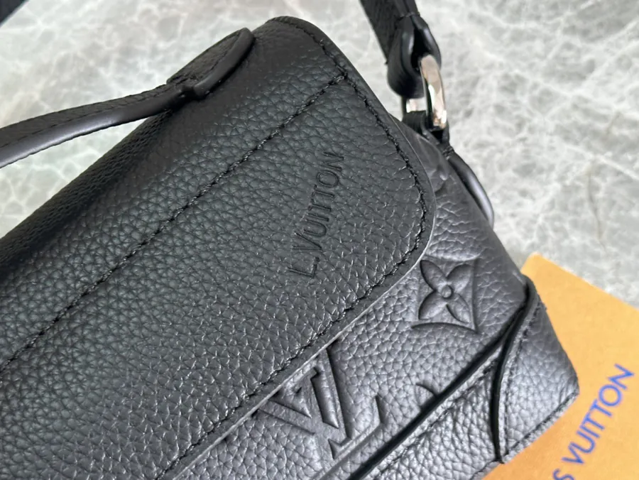 Steamer East West Mini Crossbody Bag Black, Full Leather