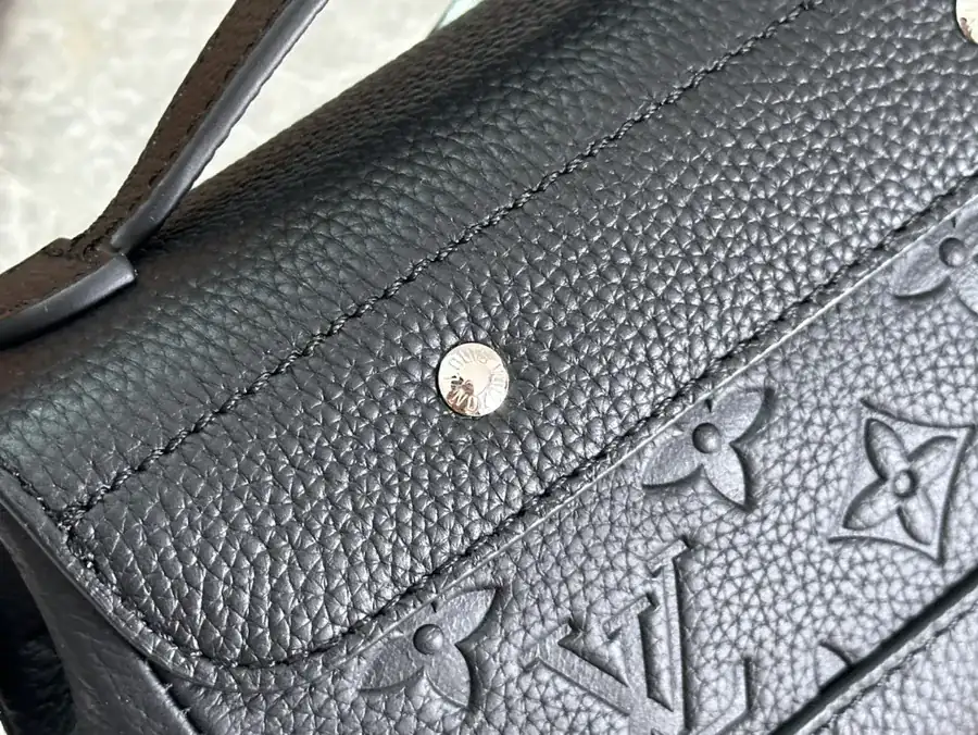 Steamer East West Mini Crossbody Bag Black, Full Leather