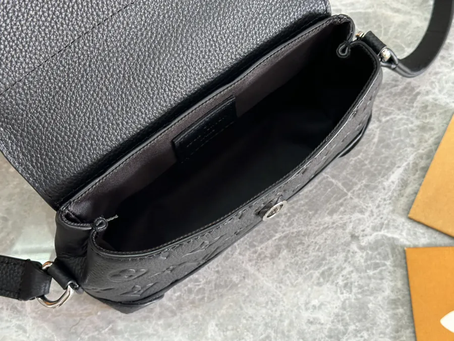 Steamer East West Mini Crossbody Bag Black, Full Leather