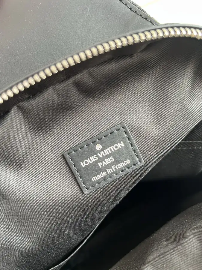 NéoNoé Bucket Bag in Grained Calfskin