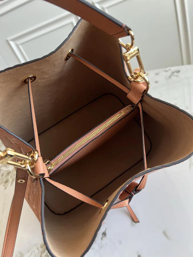 NéoNoé Bucket Bag in Monogram Empreinte