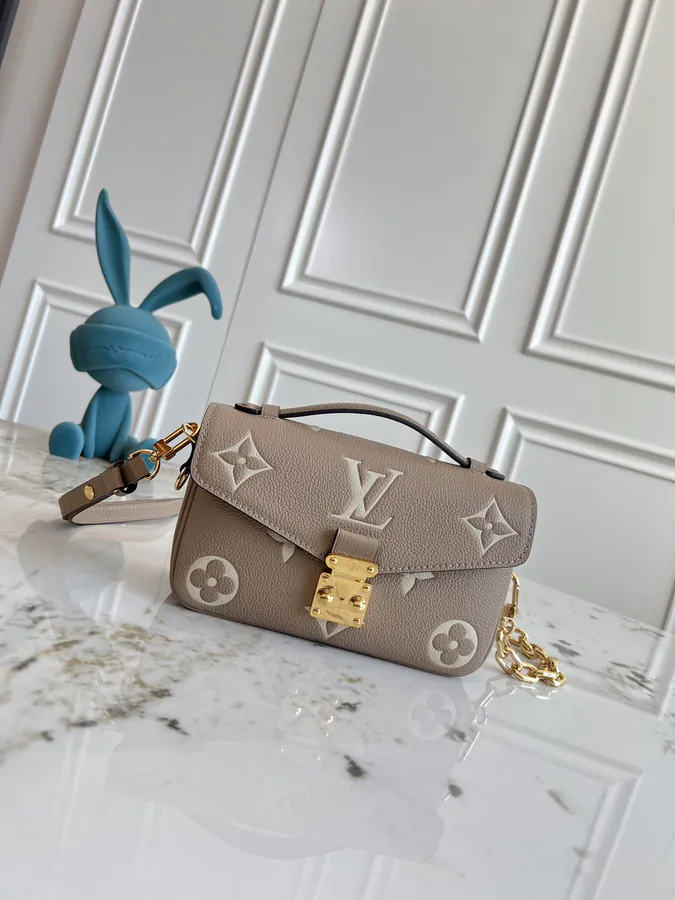 Pochette Métis East West Handbag in Grained Calfskin