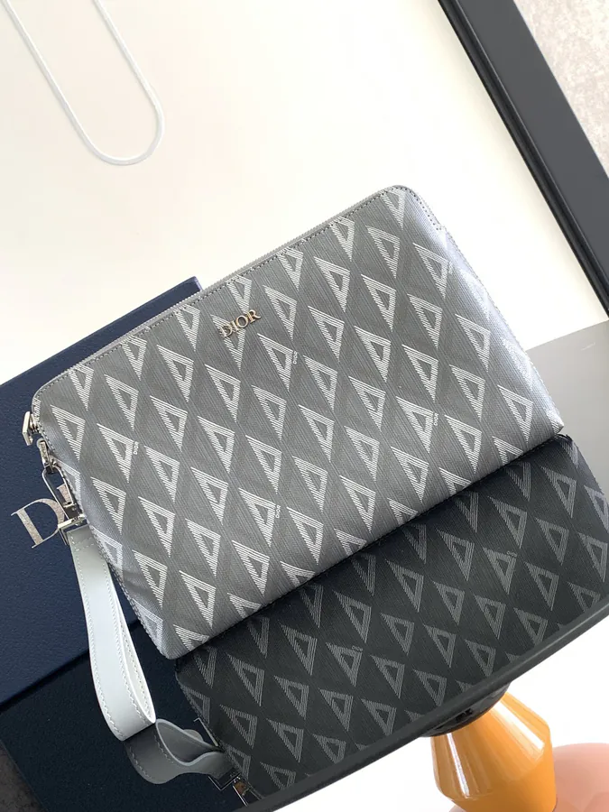 Marc Bohan A5 Handbag Elegant Minimalist Accessory with Grained Calfskin Detail