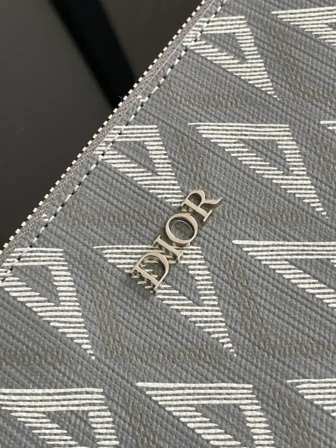 Marc Bohan A5 Handbag Elegant Minimalist Accessory with Grained Calfskin Detail