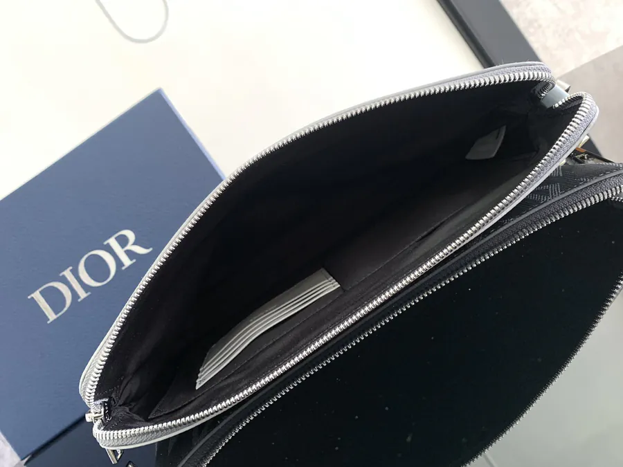 Marc Bohan A5 Handbag Elegant Minimalist Accessory with Grained Calfskin Detail
