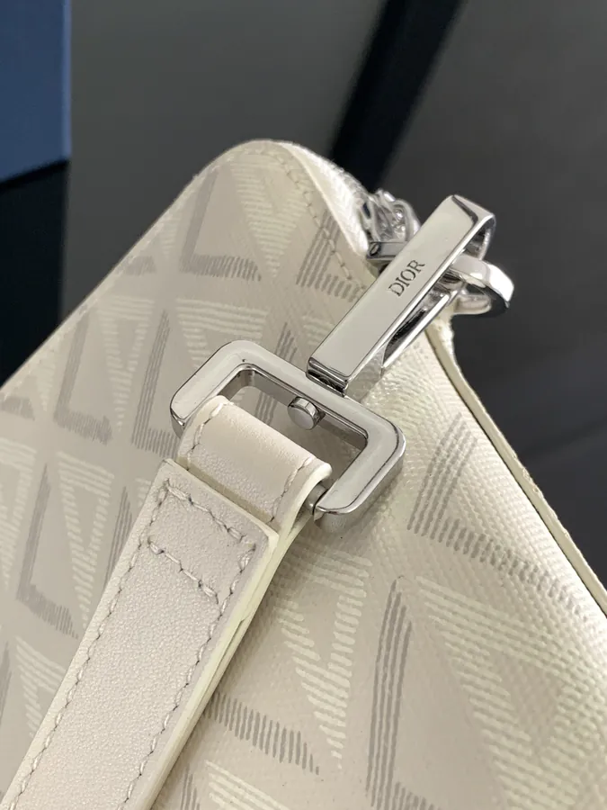 Marc Bohan Diamond Pattern Handbag A5 Size, Elegant and Minimalist