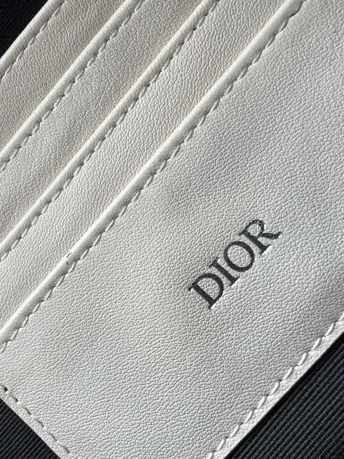 Marc Bohan Diamond Pattern Handbag A5 Size, Elegant and Minimalist