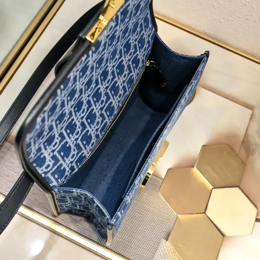 Dior 30 Montaigne Bucket Bag