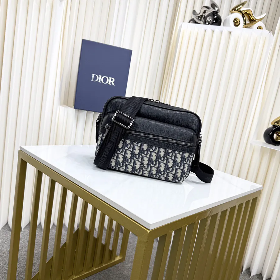 Rider 2.0 Zip Messenger Bag in Grained Calfskin
