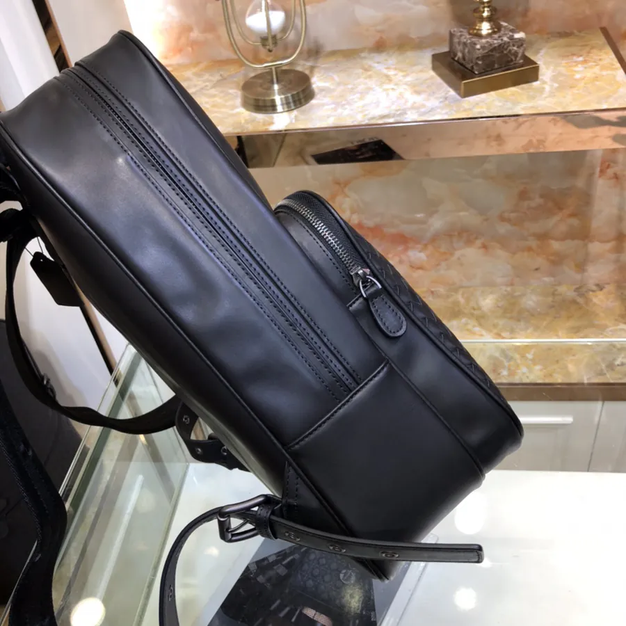 BV Latest Men's Backpack Premium Quality, Grained Calfskin, Sleek Design