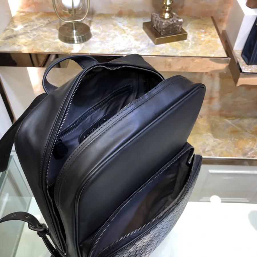 BV Latest Men's Backpack Premium Quality, Grained Calfskin, Sleek Design