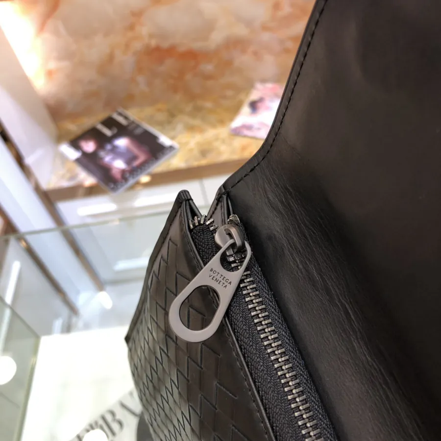 BV Woven Handbag Grained Calfskin, Minimalist Design