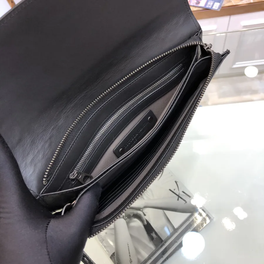 BV Woven Handbag Grained Calfskin, Minimalist Design