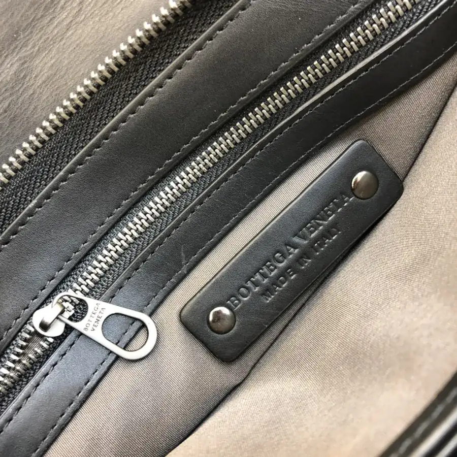 BV Woven Handbag Grained Calfskin, Minimalist Design