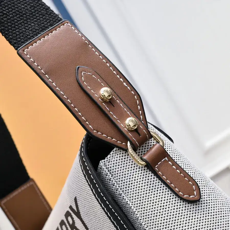 Burberry Shoulder Bag Classic Style