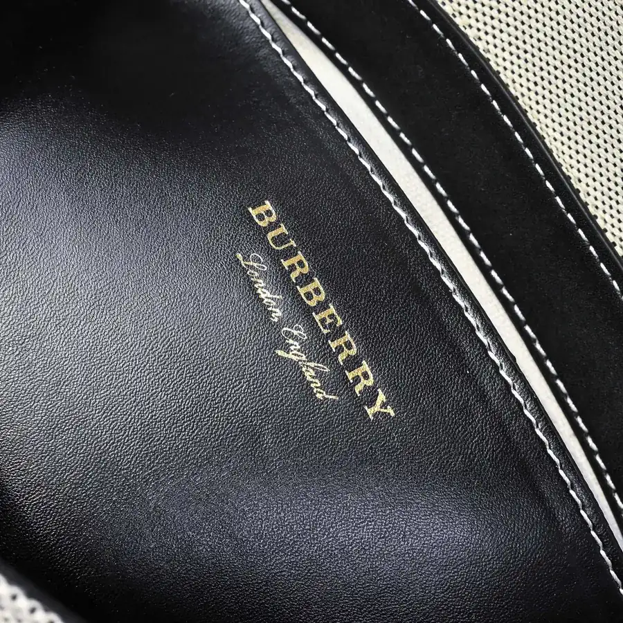 Burberry Shoulder Bag Classic Style