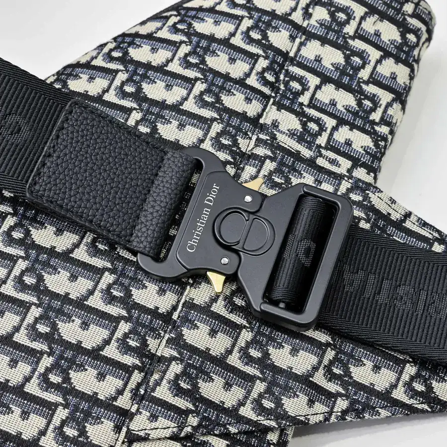 Dior Saddle Bag Stylish and Trendy for Men
