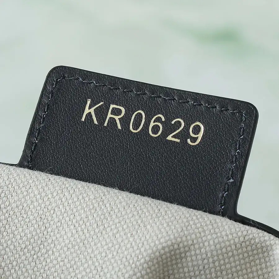 D Journey Handbag in Grained Calfskin
