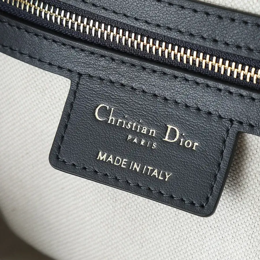 D Journey Handbag in Grained Calfskin