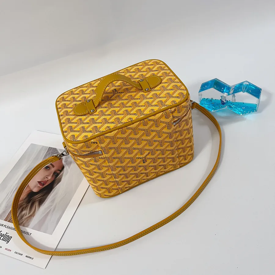 Muse Cosmetic Bag with Smart Interior Space