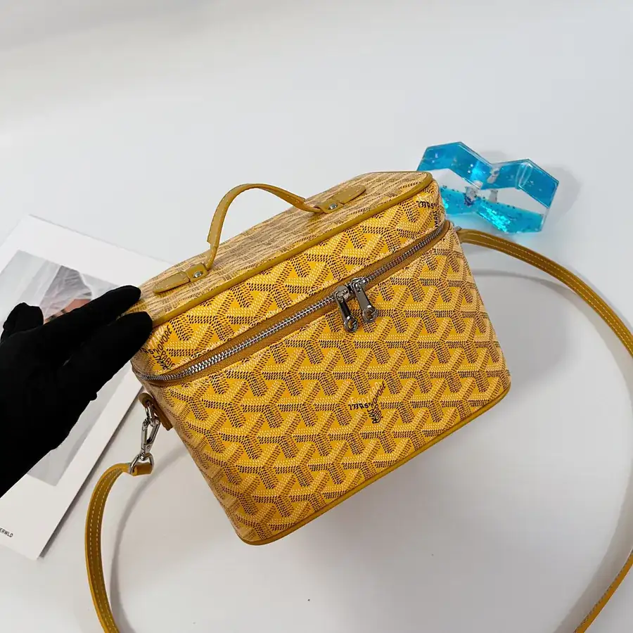 Muse Cosmetic Bag with Smart Interior Space
