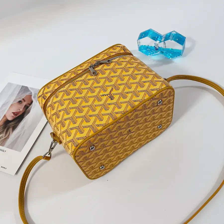 Muse Cosmetic Bag with Smart Interior Space