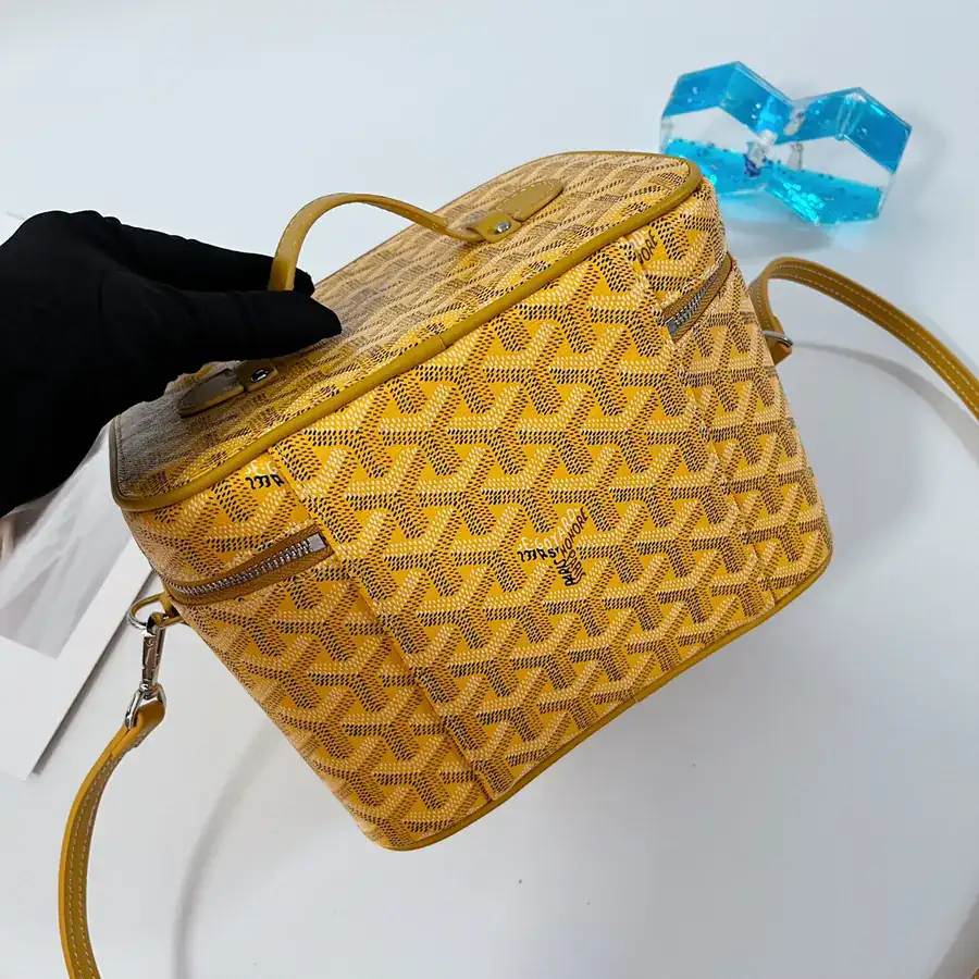 Muse Cosmetic Bag with Smart Interior Space