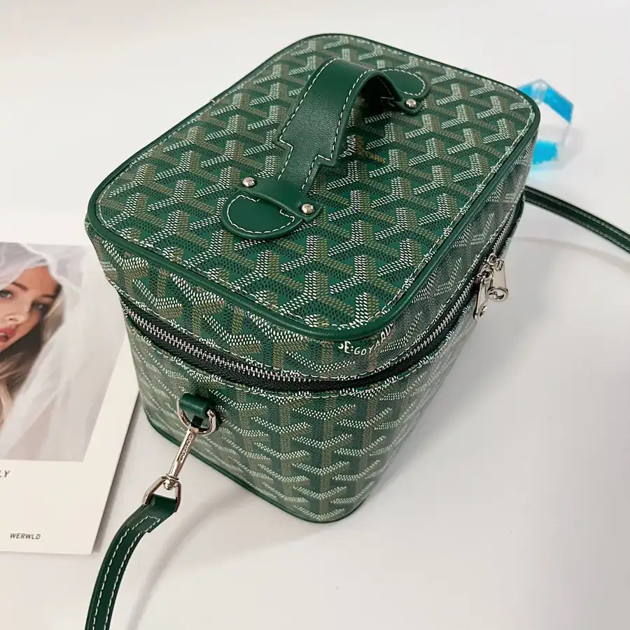 Muse Cosmetic Bag with Smart Interior Space