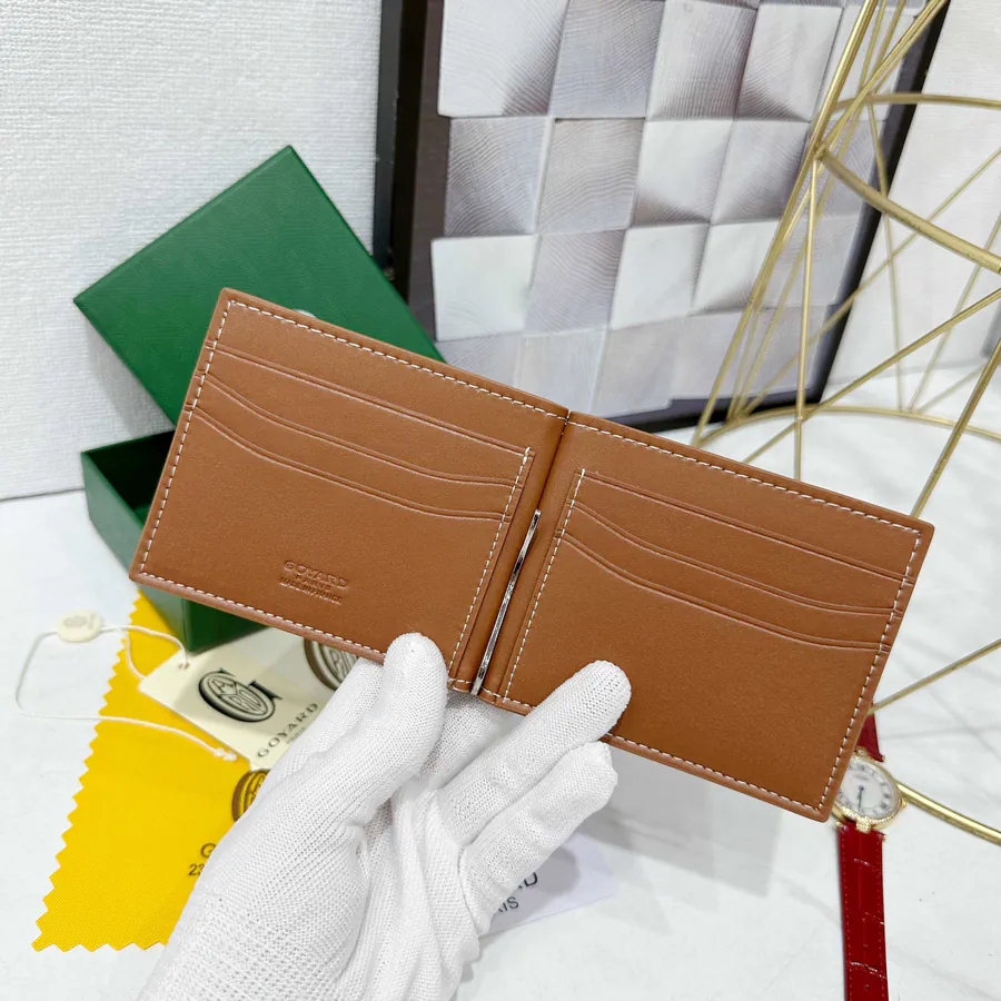 Goya Saint Thomas Wallet with Multiple Card Slots and Central Hinged Cash Compartment