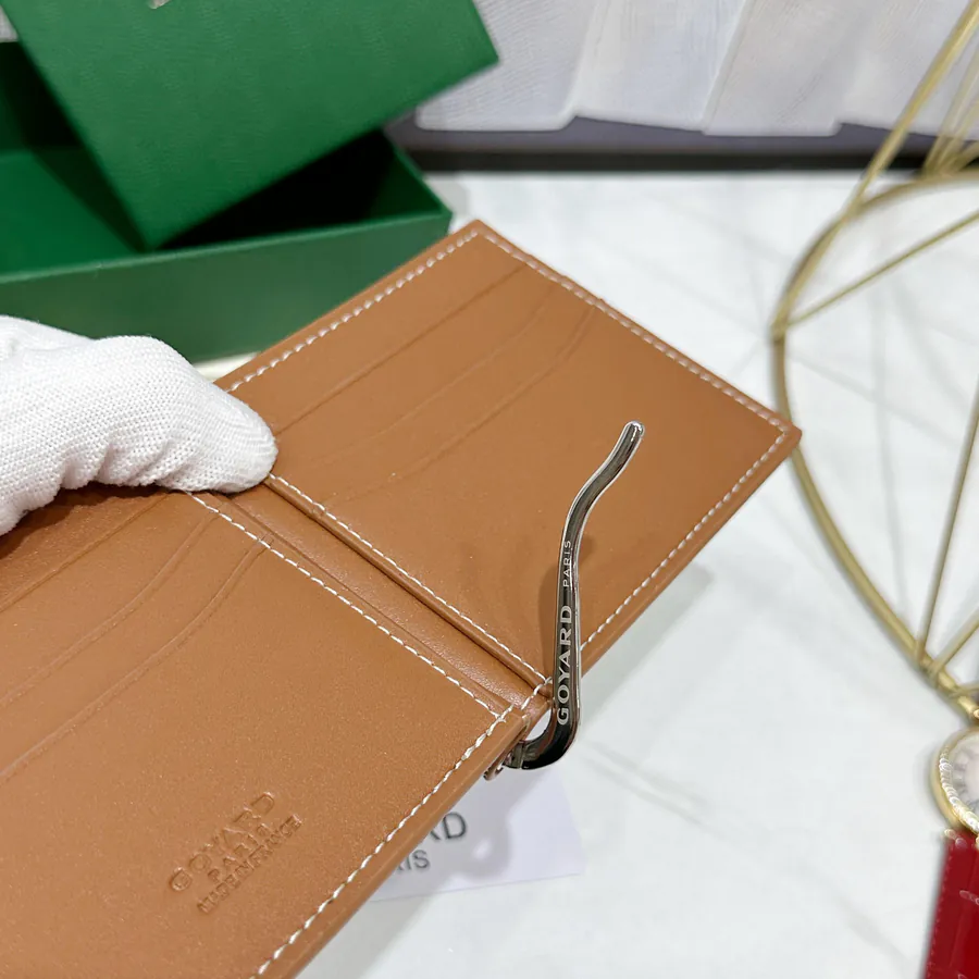 Goya Saint Thomas Wallet with Multiple Card Slots and Central Hinged Cash Compartment
