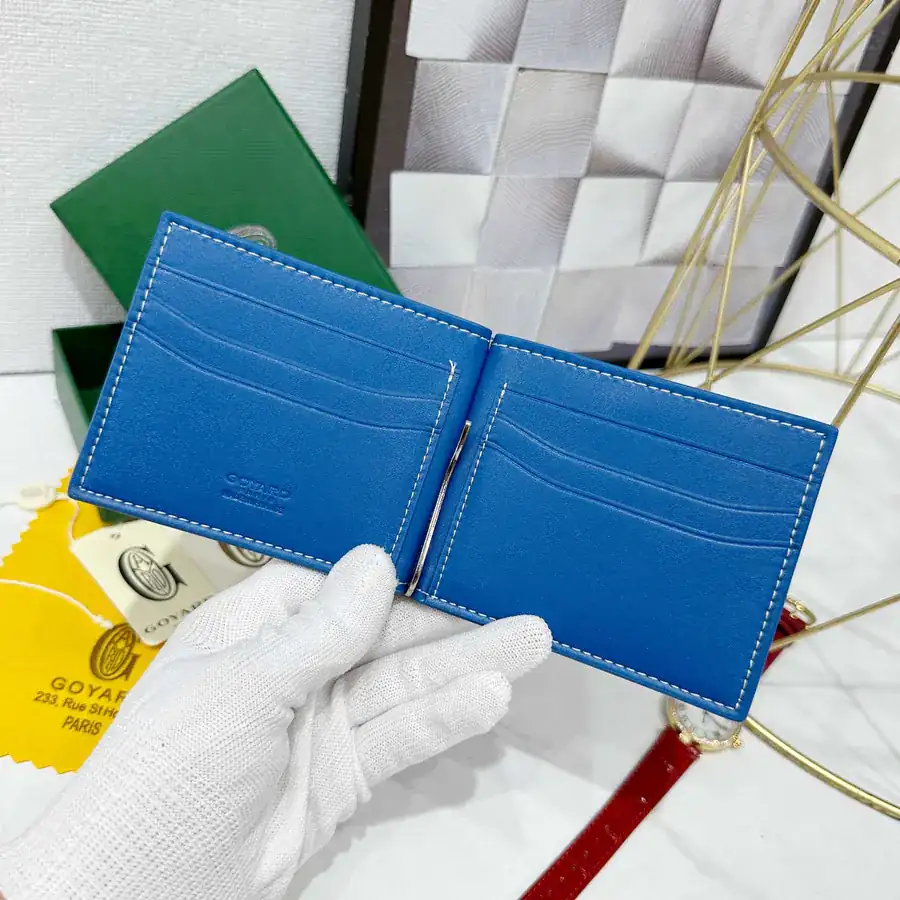 Goya Saint Thomas Wallet with Multiple Card Slots and Center Hinge Bill Compartment