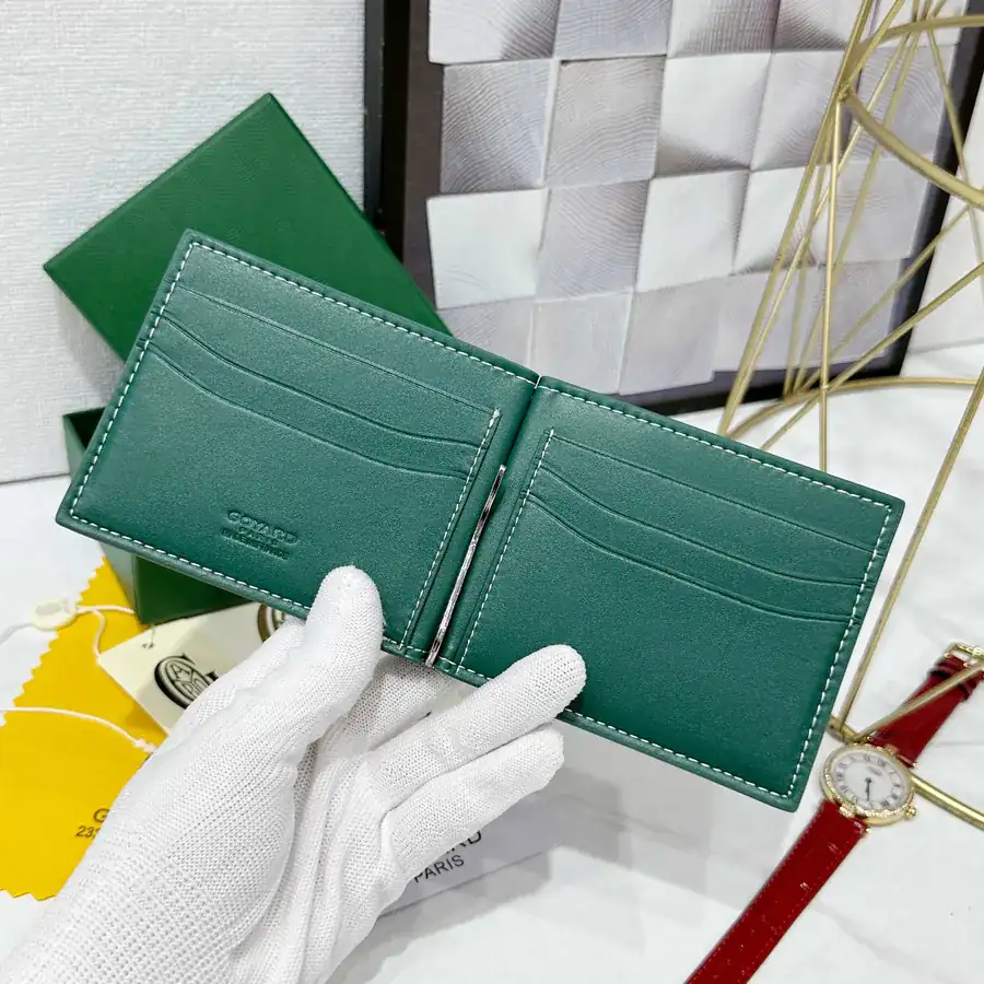 Goya Saint Thomas Wallet with Multiple Card Slots and Central Hinged Bill Compartment