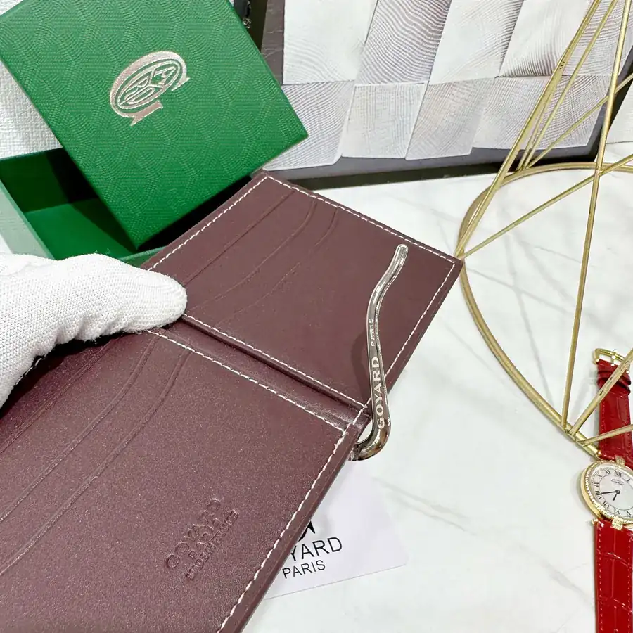 Goya Saint Thomas Wallet with Multiple Card Slots and Center Hinge Bill Compartment