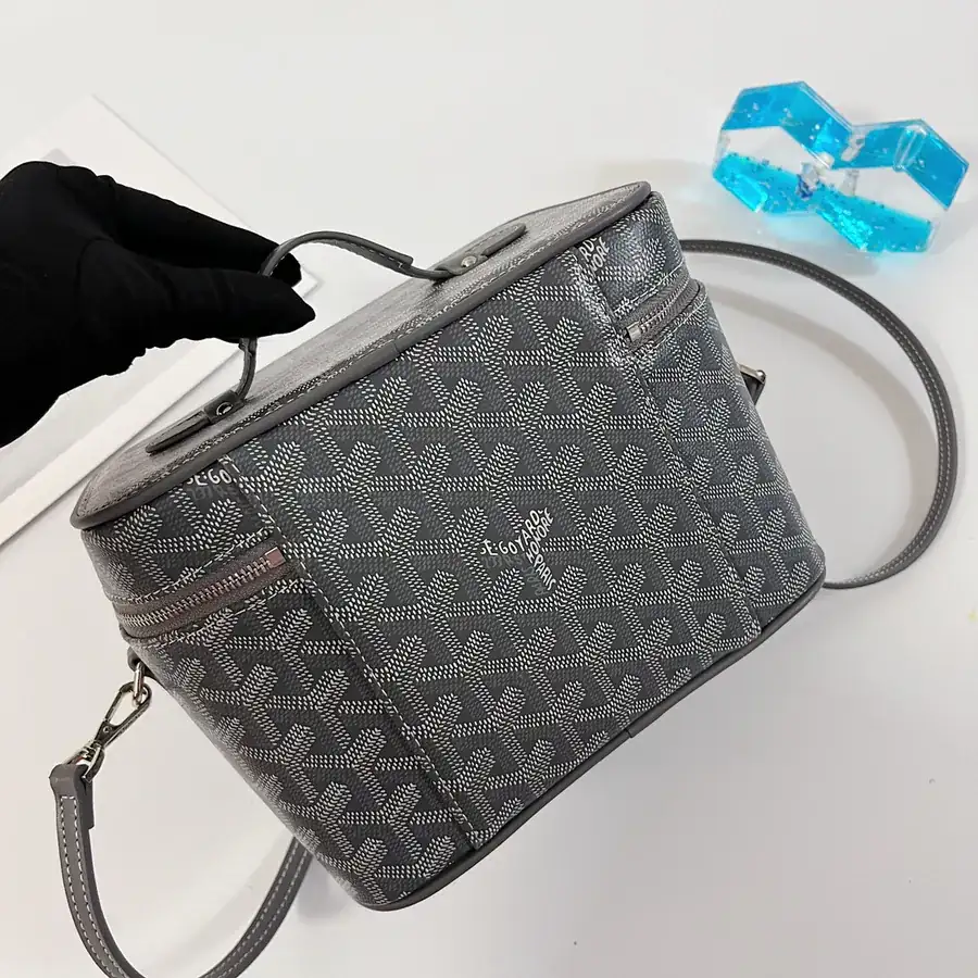 Muse Cosmetic Bag with Smart Interior Space